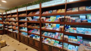 В каких магазинах можно купить христианские книги издательства "Ученик"?